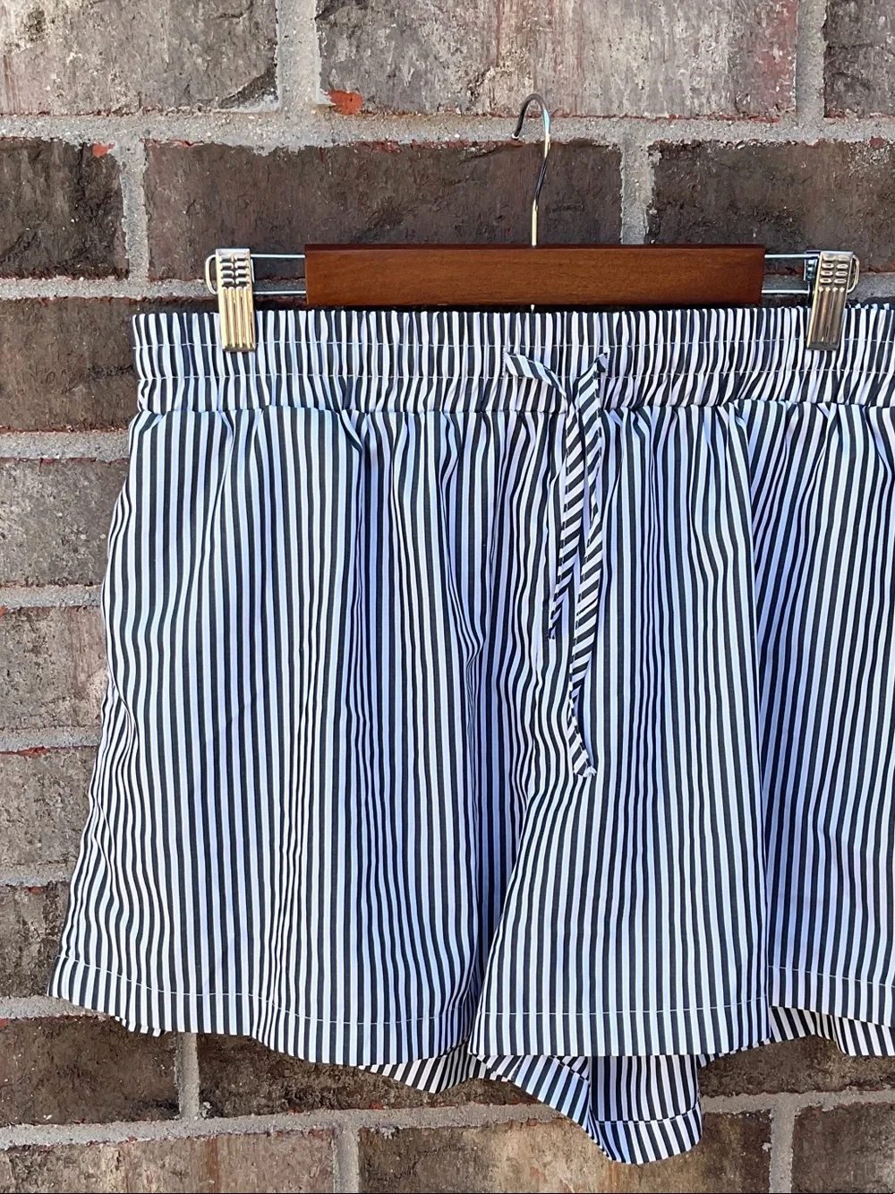 Take 50% OFF-Women’s Gray and White Striped Elastic Waist Shorts, Size-2XL